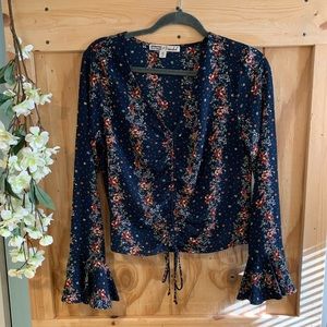 Wide sleeve blue floral crop shirt